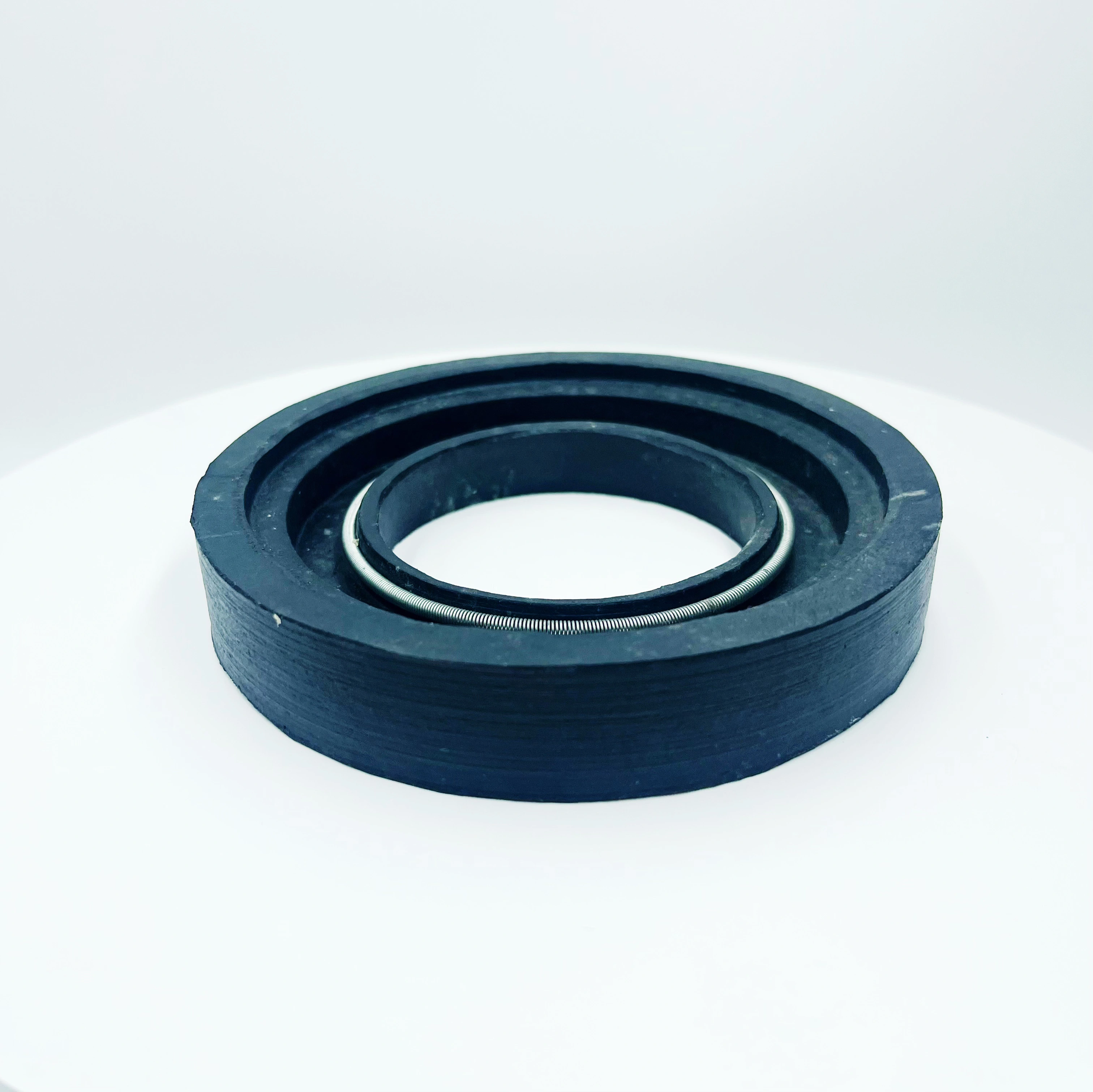 Prevent lubricating oil leakage