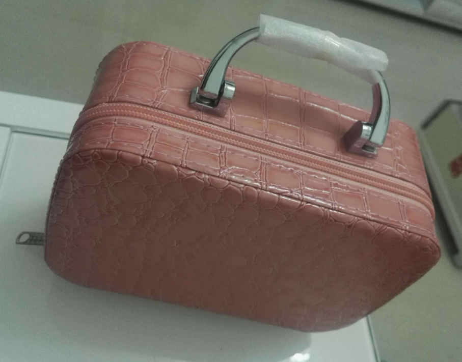 Metal handle pink snakeskin makeup leather bag|Melody Leather