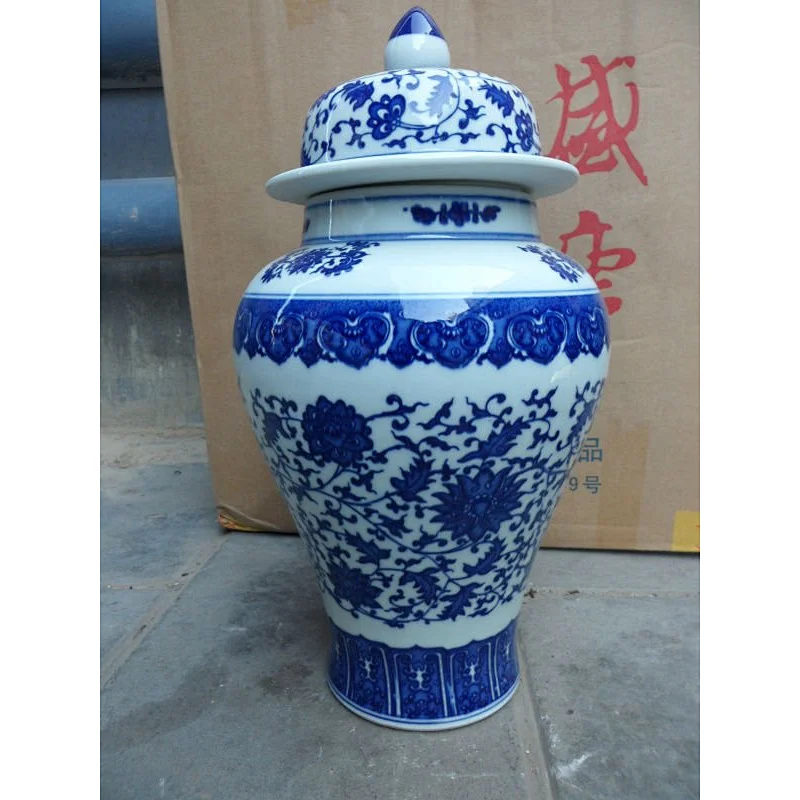 chinese antique white and blue ceramic vase