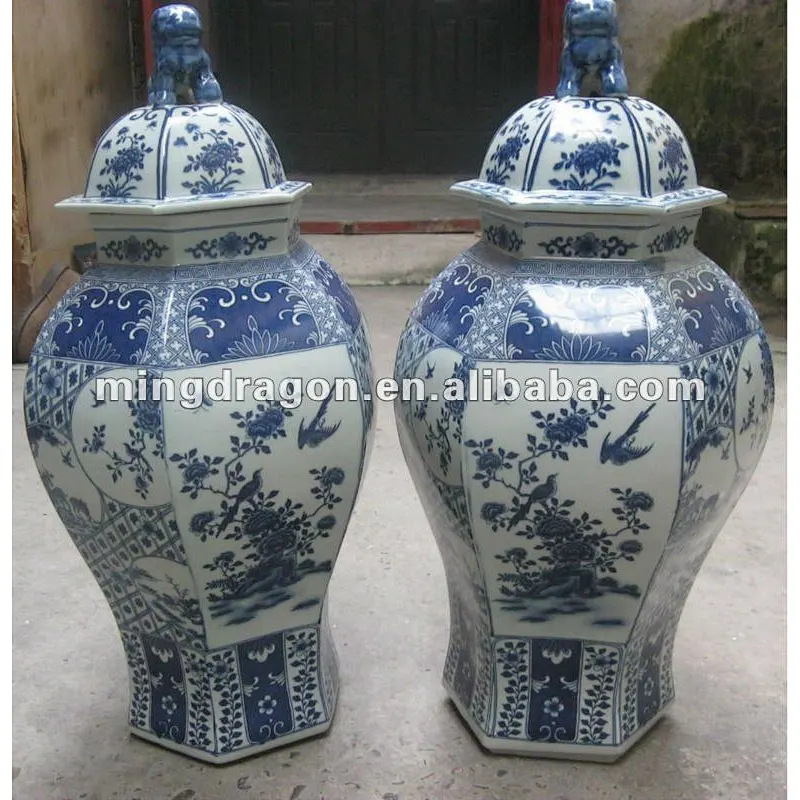 Chinese antique blue and white ceramic vase