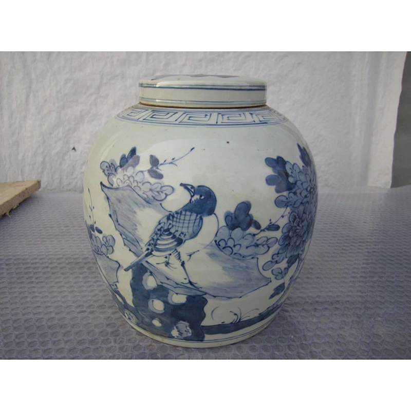 Chinese antique blue and white ceramic vase