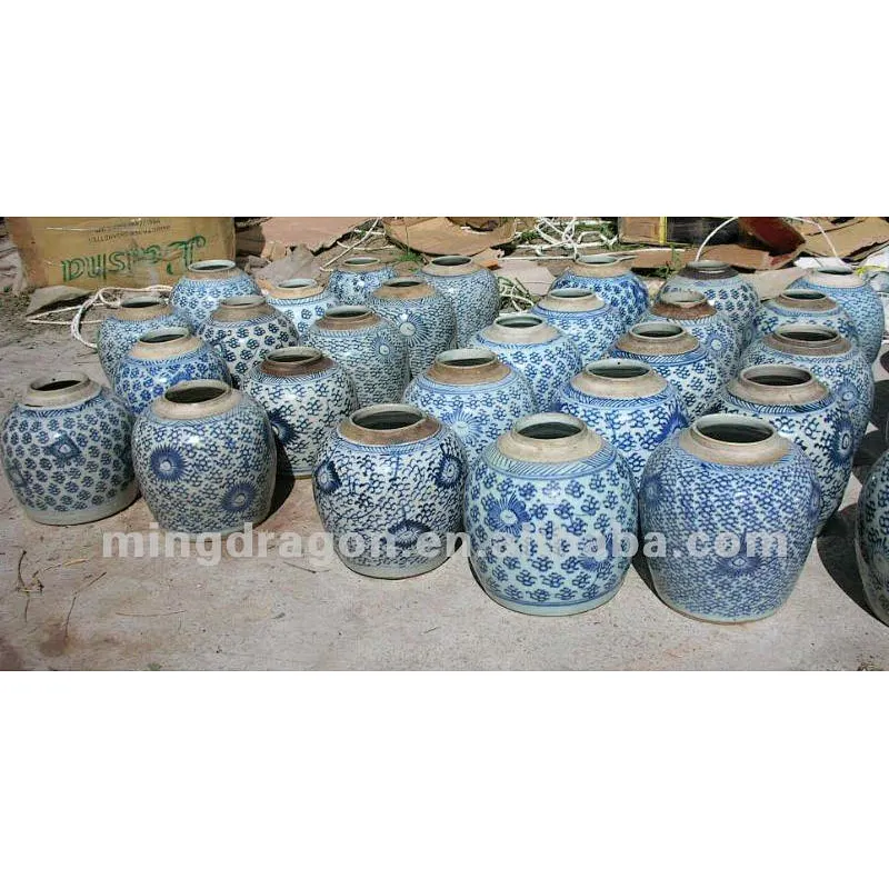 chinese antique ceramic white& blue jar