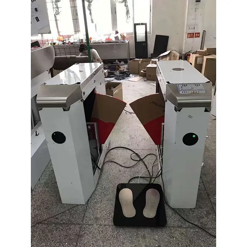 China Factory Flap Turnstile System QR Code Reader Wing Turnstile ESD Auto Gate in Malaysia