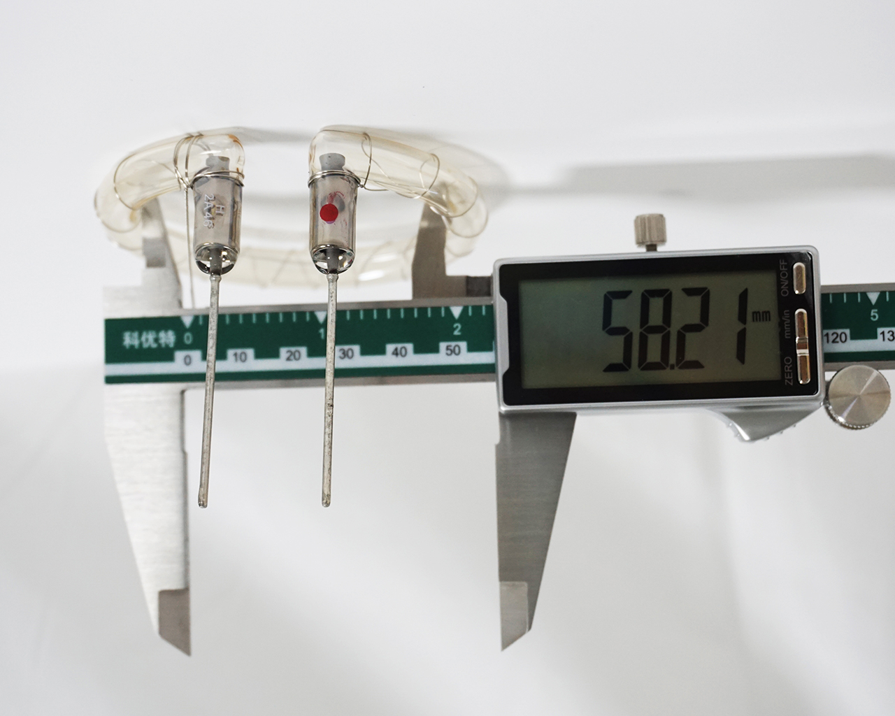 High temperature resistant circular flash bulb