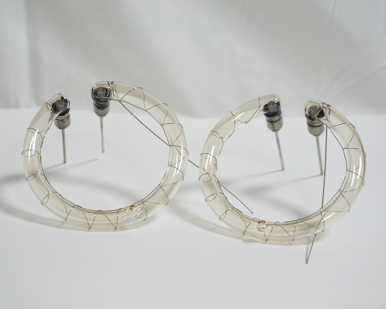 High temperature resistant circular flash bulb