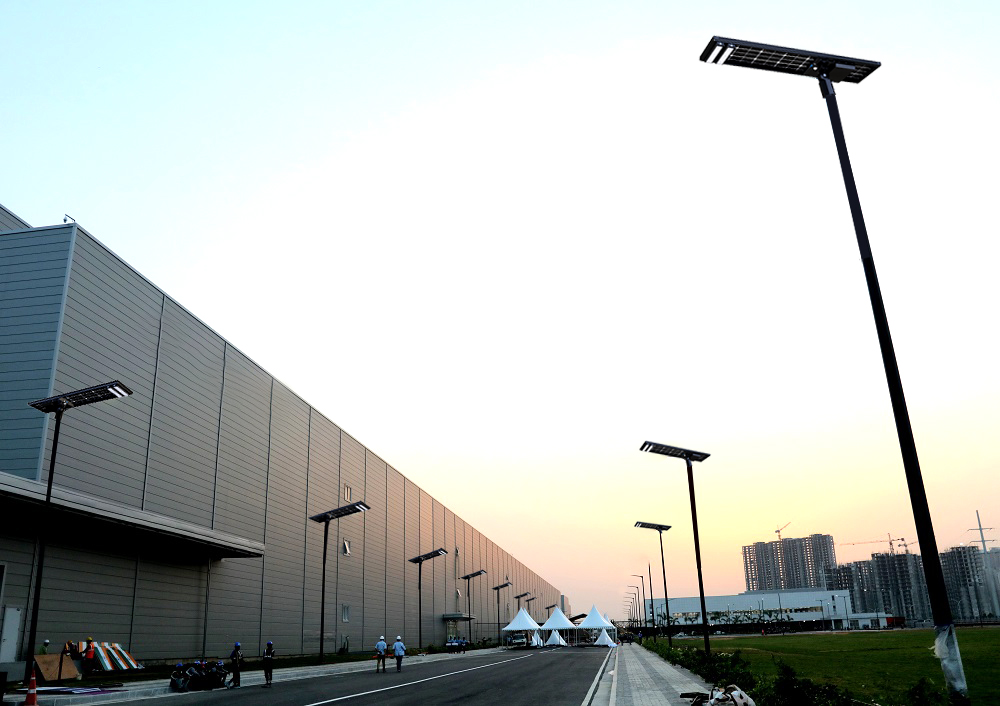 120W Aluminum Solar Powered Waterproof Outdoor Solar Street Lamp Led Solar Street Light Remote Control Sensor Super Led