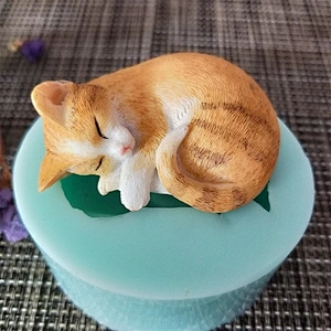 DW0146 PRZY 3D Kitten Sleeping Curled Up Mini Size Cat Shaped Resin Clay Candle Silicone Soap Mold for Handmade Soap Making
