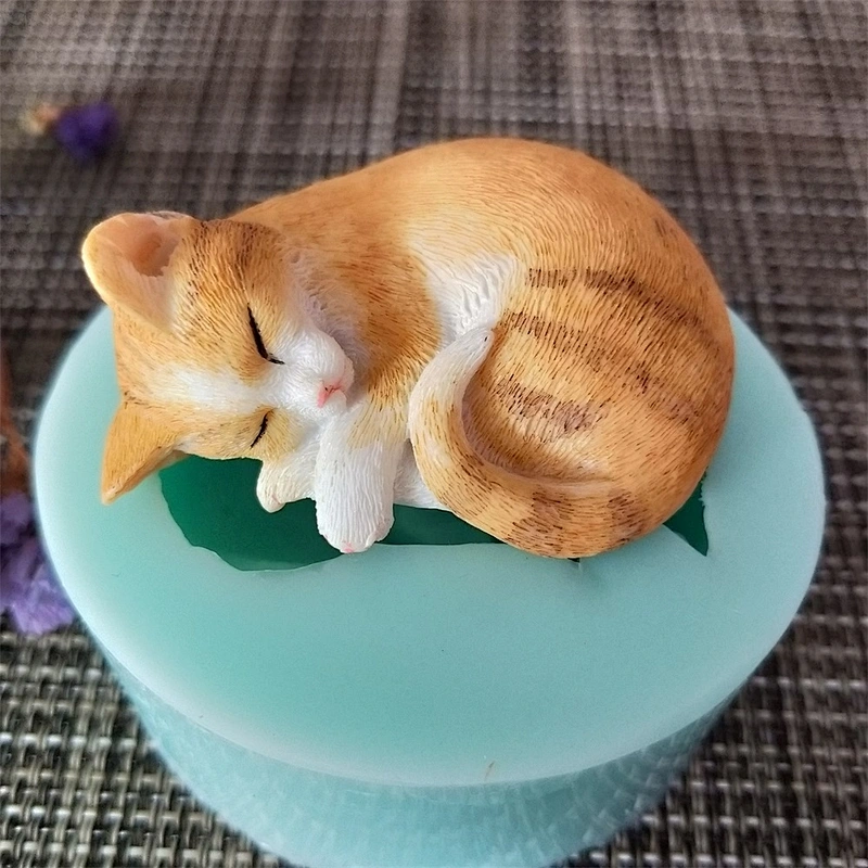 DW0146 PRZY 3D Kitten Sleeping Curled Up Mini Size Cat Shaped Resin Clay Candle Silicone Soap Mold for Handmade Soap Making