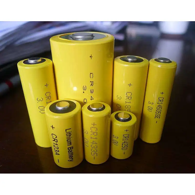 Durable Non-rechargeable LiMnO2 battery CR123A 3V 1300mAh battery