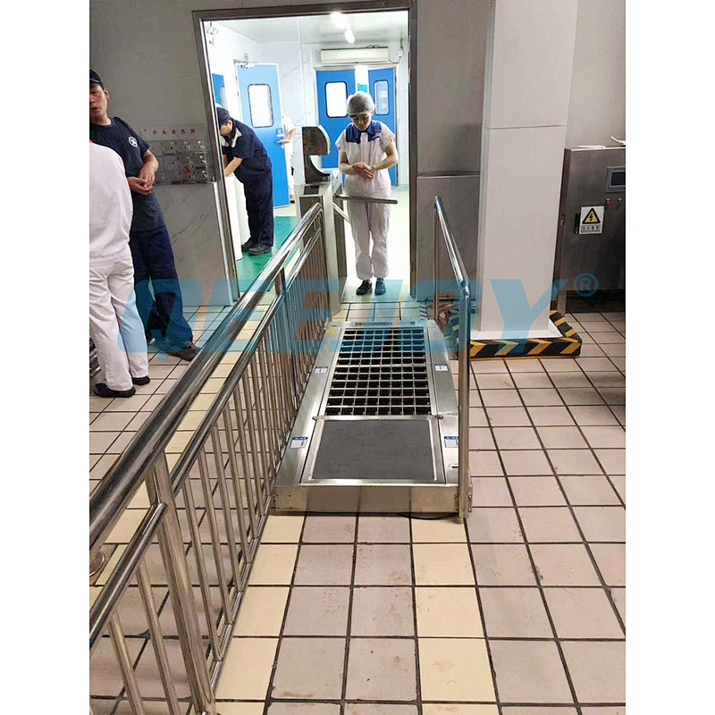 Roller brush shoe sole cleaning machine with highest clean effect