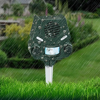 Animal Repellent Ultrasonic Motion Sensor and Flashing Light Animal Repeller for Dogs, Cats, Squirrels, Deers, Rats