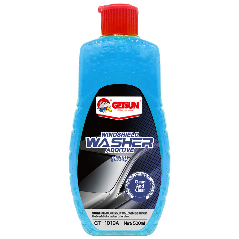 Clear-View-Wiper-Fluid-Cleaning-Windshield
