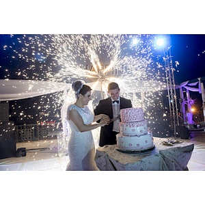 HAPPINESS Stage Fireworks & Firecrackers For Wedding Decorations Cool Pyro Machine Wireless Fire Works Fontaine De Scene