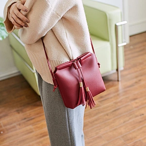 Fashion Womens Cheap Promotional Shoulder Crossbody Leisure Leather Tassel Messenger Bags