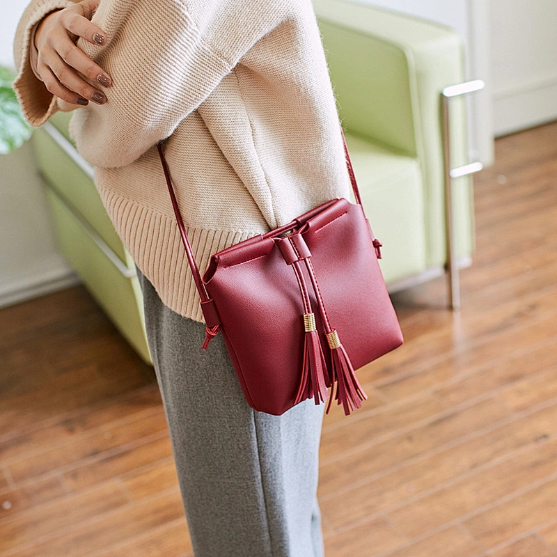 Fashion Womens Cheap Promotional Shoulder Crossbody Leisure Leather Tassel Messenger Bags