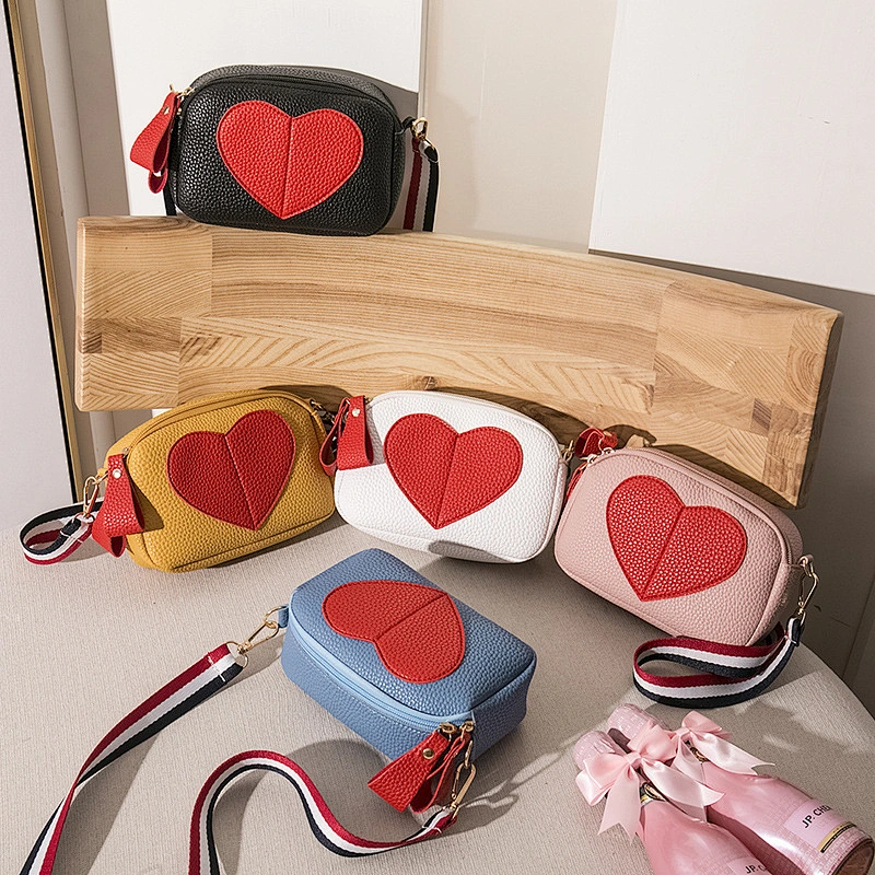 Love Female 2020 Wholesale Spring Summer New Korean Fashion Trendy One-Shoulder Messenger Bag Small Crossbody Bag