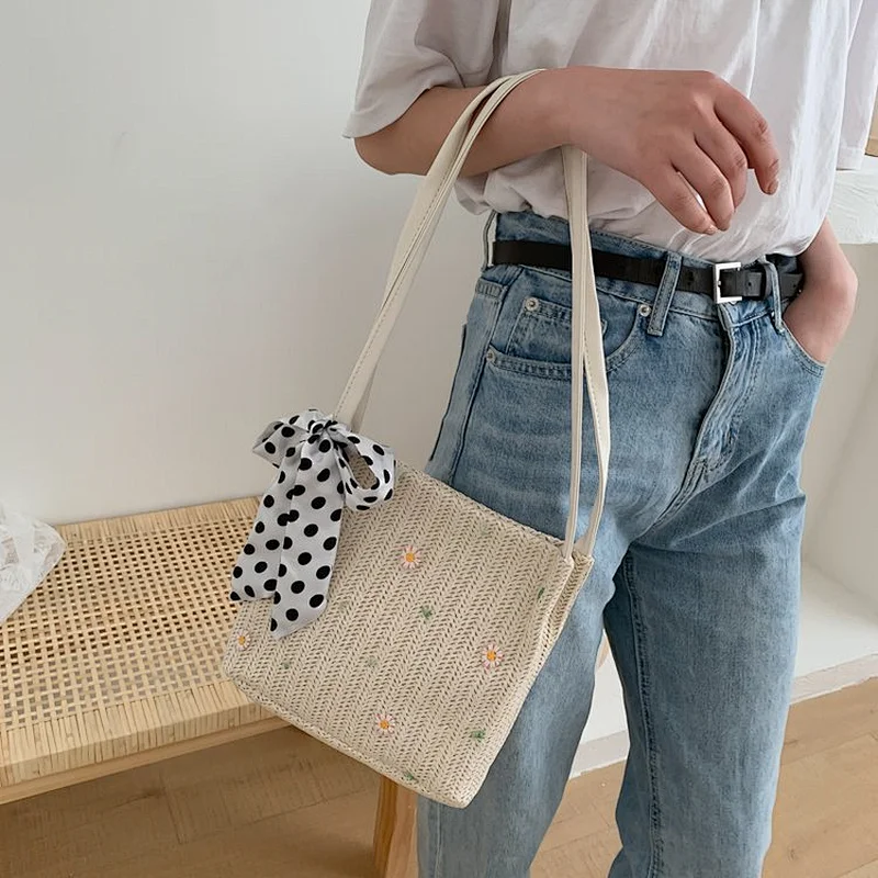 Ins 2020 Small Straw Bucket Bag Summer New Fairy Rattan Beach Vacation Portable Shoulder Bag