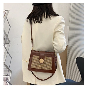 2021 Fashion Small Size Portable Ladies Messenger Bag For Carrying Mobile Phone And Cosmetic