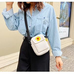 2020 New Style Ins Mini Daisy Embroidered Small Canvas Casual Shoulder Bag Wholesale Custom Logo Crossbody Bag
