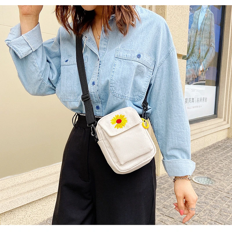 2020 New Style Ins Mini Daisy Embroidered Small Canvas Casual Shoulder Bag Wholesale Custom Logo Crossbody Bag