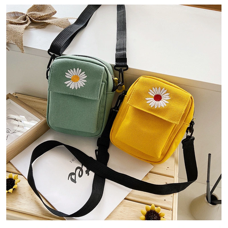 2020 New Style Ins Mini Daisy Embroidered Small Canvas Casual Shoulder Bag Wholesale Custom Logo Crossbody Bag