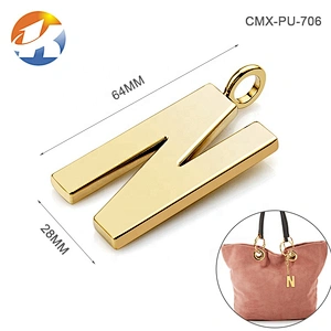 Fashion Handbag Accessories Design Gold Letter Metal Hang Logo Tag for Handbags