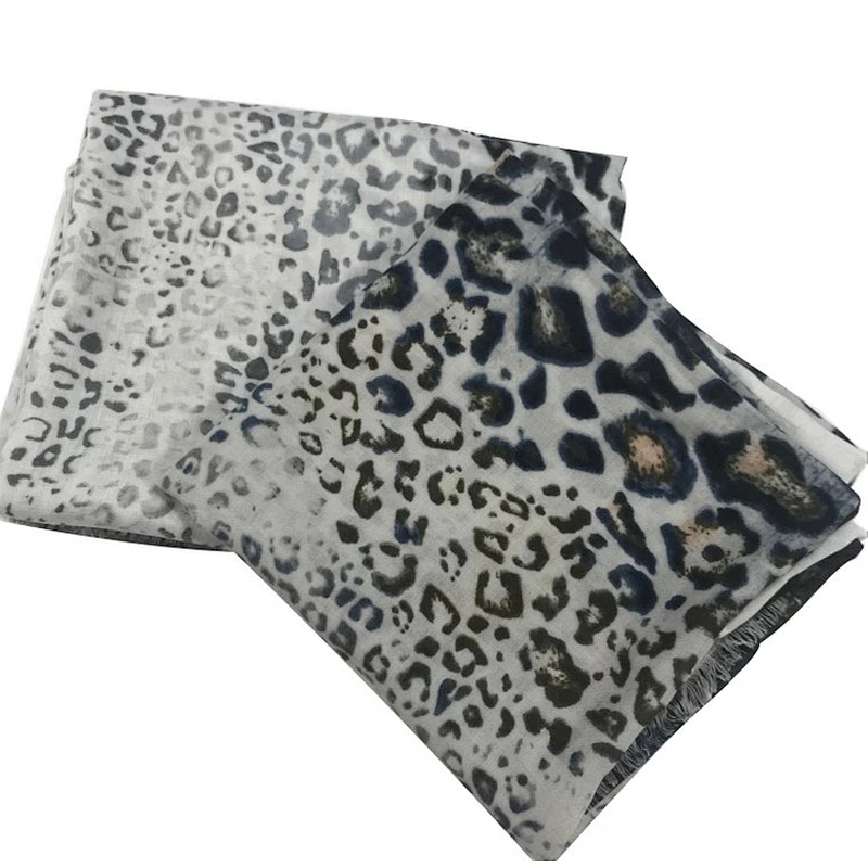 New design colored  printed rayon leopard scarf