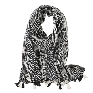 Korean version women's black and white geometric fringe long scarf