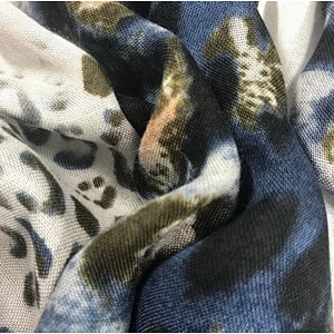 New design colored  printed rayon leopard scarf