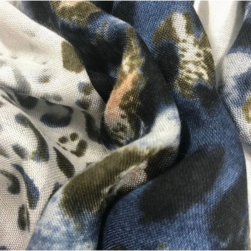 New design colored  printed rayon leopard scarf
