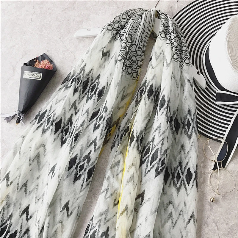 2018 Hot Selling Silk Scarf Organza Shawl Christmas Scarf Hijab Printed Silk Georgette Fabric