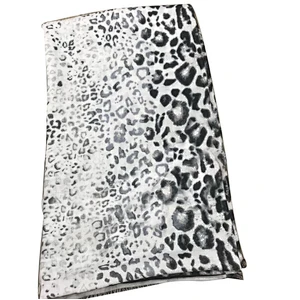 New design colored  printed rayon leopard scarf