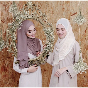 Wholesale monochrome crumpled stitching headscarf plain crinkle pearl chiffon hijab scarf
