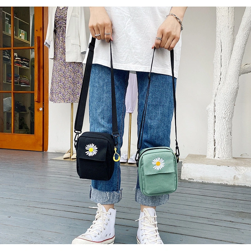 2020 New Style Ins Mini Daisy Embroidered Small Canvas Casual Shoulder Bag Wholesale Custom Logo Crossbody Bag