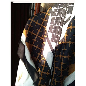 Wholesale autumn and winter new wool printing four-leaf clover big shawl cold wind warm air conditioning sunscreen shawl