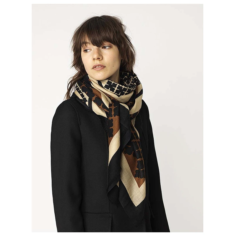 Wholesale autumn and winter new wool printing four-leaf clover big shawl cold wind warm air conditioning sunscreen shawl