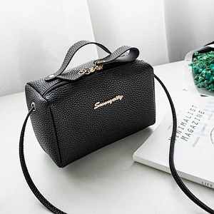 2020 Wholesale Multicoloured Faux Leather Fashion Messenger Luxury Vintage Handbag For Women Logo