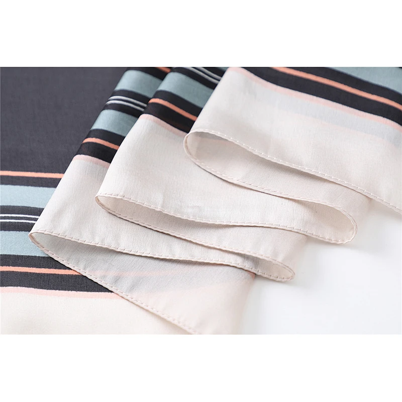 2020 New Elegant Lady Summer Shade Sunscreen Floral Printing Beach Towel Wholesale Silk Shawl Towel