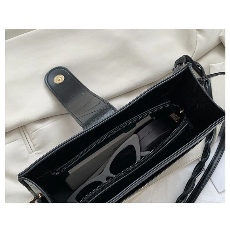 2021 Fashion Small Size Portable Ladies Messenger Bag For Carrying Mobile Phone And Cosmetic
