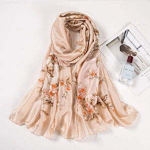 Wholesale 2020 New Style Fashion Women Designer Scarves Fresh Printed Pattern Custom Long Turkish Silk Scarf