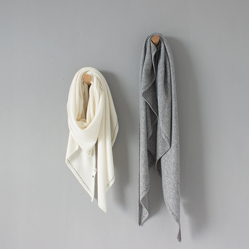 Low MOQ Warmer Cashmere Knitting Triangle Towel Ladies Cashmere Scarves Shawls With Hot Drilling