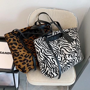 Factory Wholesale Custom  Women Handbag Fashion Lady Shoulder Bag Hot selling winter handbag Tote