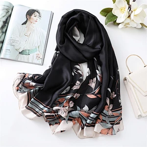 2020 New Elegant Lady Summer Shade Sunscreen Floral Printing Beach Towel Wholesale Silk Shawl Towel