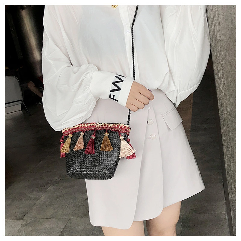 Wholesale Tassel Hanging Straw Bag Ethnic Style Crossbody One-Shoulder Beach Bag Rattan Woven Straw Female Bag