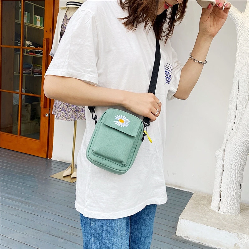 2020 New Style Ins Mini Daisy Embroidered Small Canvas Casual Shoulder Bag Wholesale Custom Logo Crossbody Bag