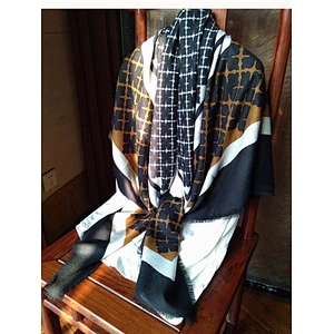 Wholesale autumn and winter new wool printing four-leaf clover big shawl cold wind warm air conditioning sunscreen shawl