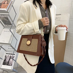 2021 Fashion Small Size Portable Ladies Messenger Bag For Carrying Mobile Phone And Cosmetic