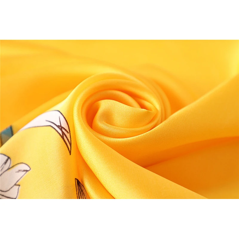 2020 New Elegant Lady Summer Shade Sunscreen Floral Printing Beach Towel Wholesale Silk Shawl Towel