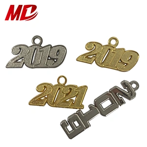 Vertical bling 2019 Year Tag Round Year Tassel Charms for Graduation Caps Souvenir
