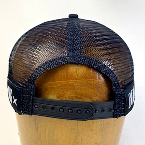 Capwindow Wholesale 5 Panel Mesh Hat and Sports Baseball Trucker Cap with Woven Strap